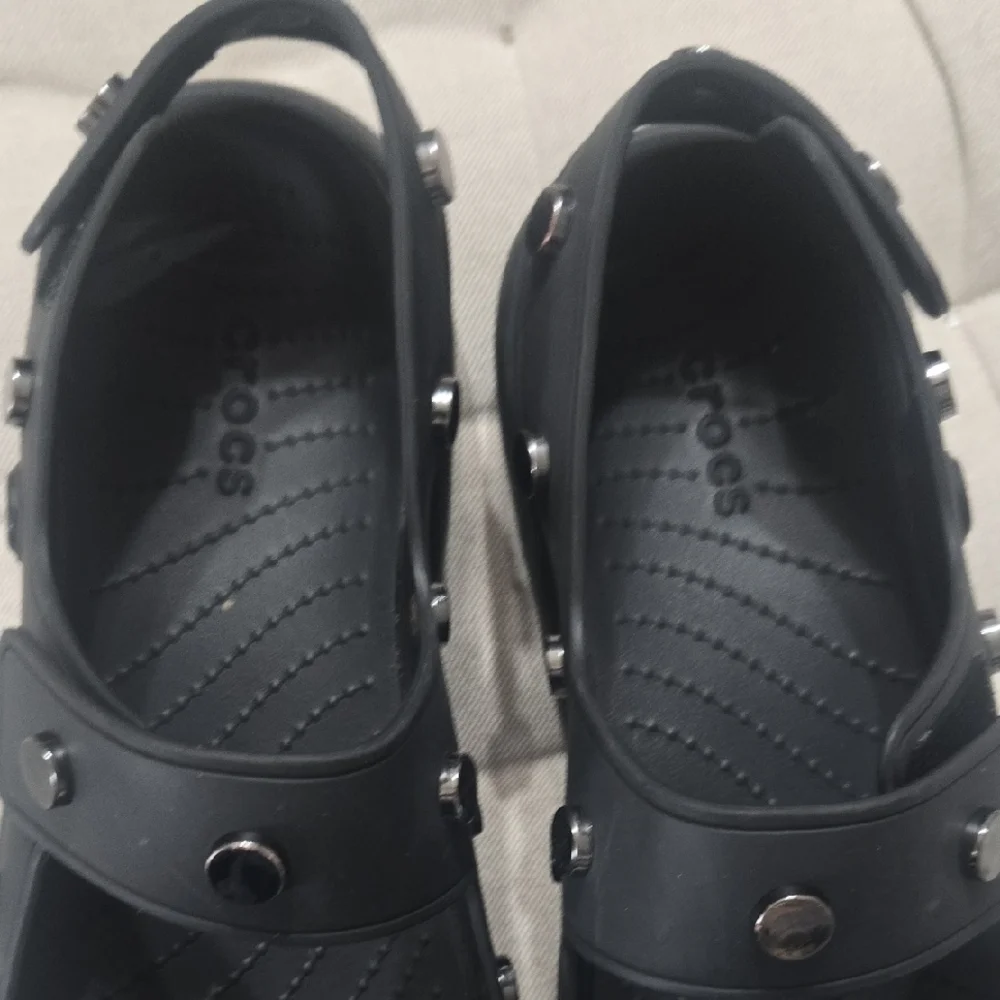 CROCS Black Sandals Size Women 7, Adjustable Straps - Picture 4 of 14